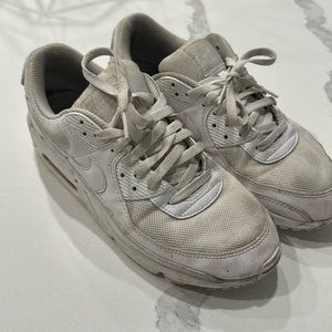 Used white Nike Air Max tennis shoes size 10!
